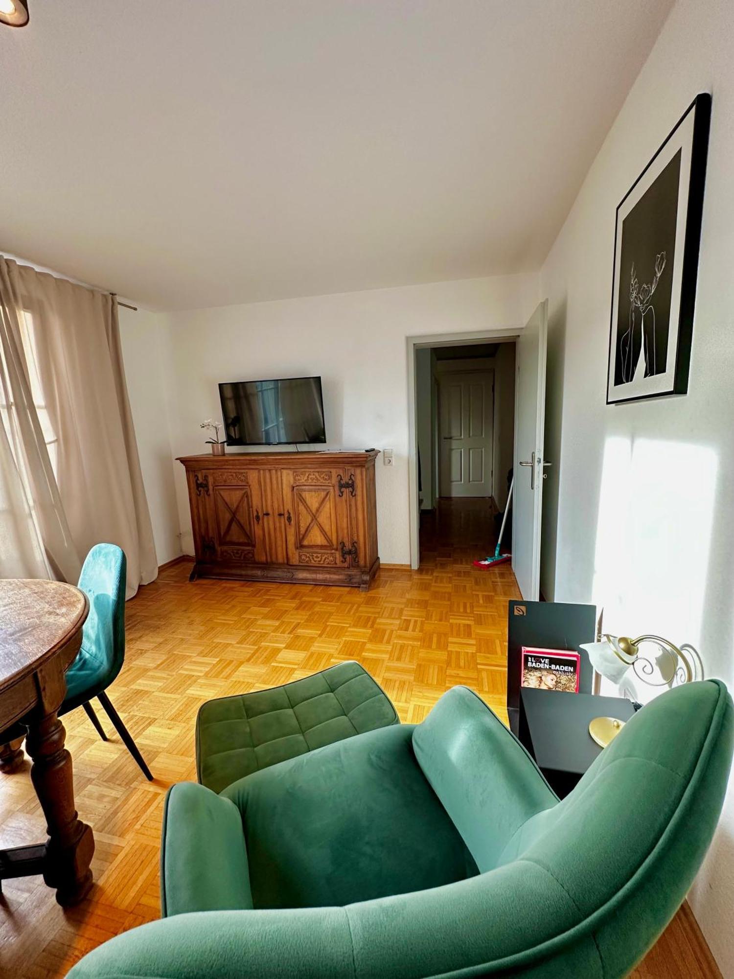 Hirsch Appartements Baden-Baden Esterno foto