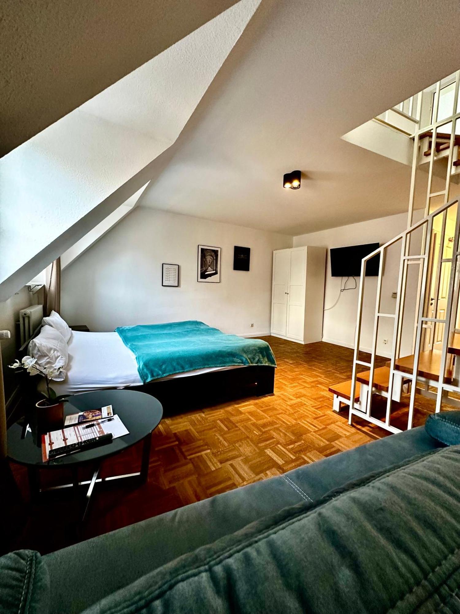 Hirsch Appartements Baden-Baden Esterno foto