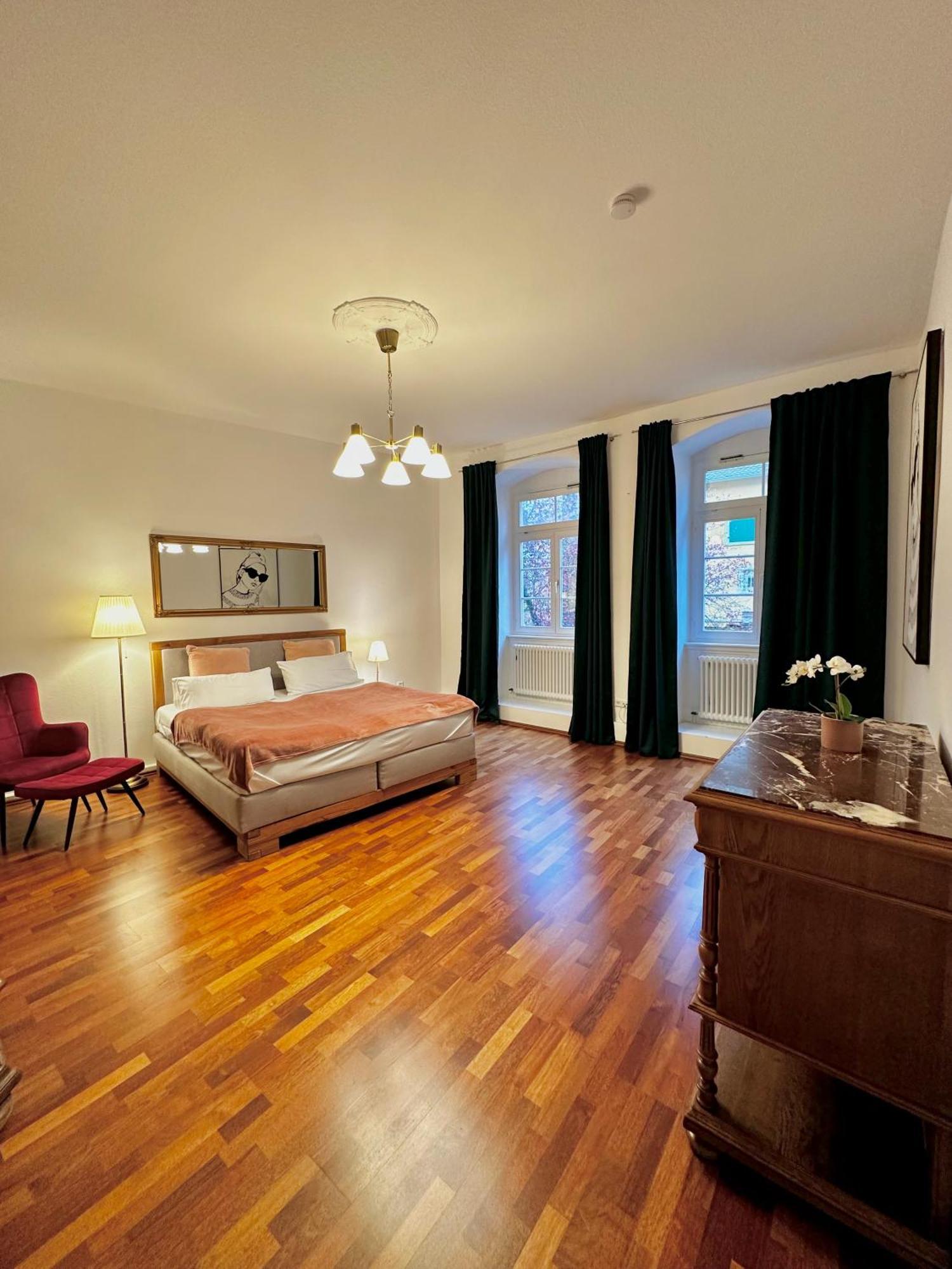 Hirsch Appartements Baden-Baden Esterno foto