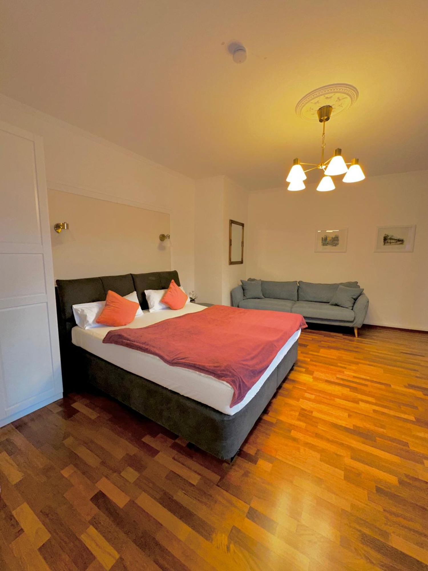 Hirsch Appartements Baden-Baden Esterno foto
