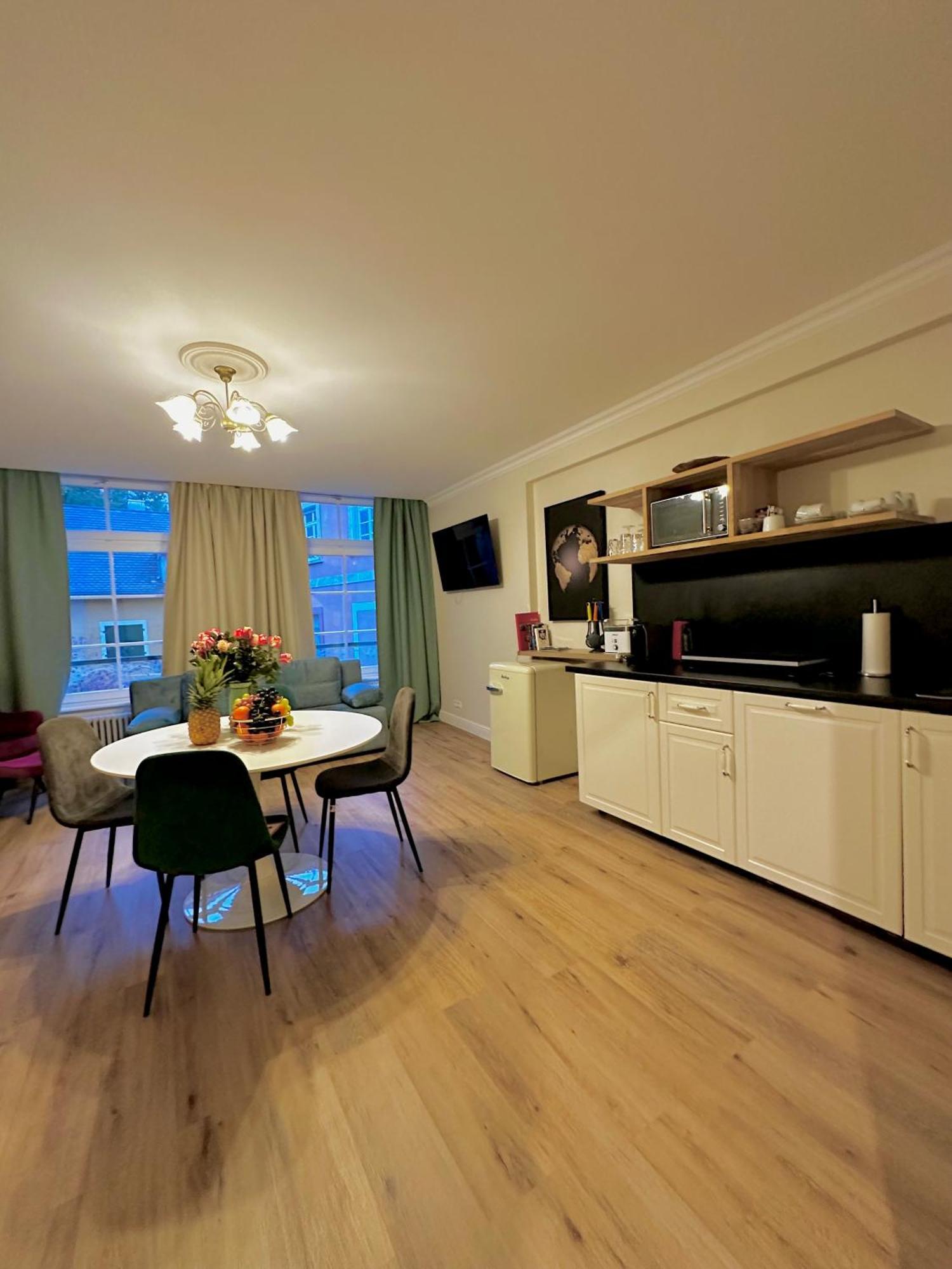 Hirsch Appartements Baden-Baden Esterno foto