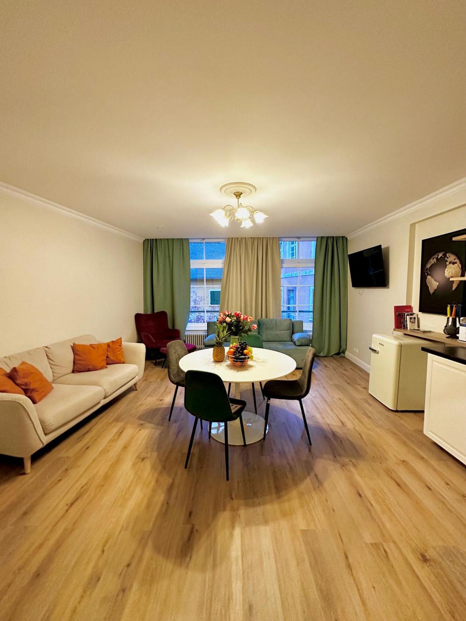 Hirsch Appartements Baden-Baden Esterno foto