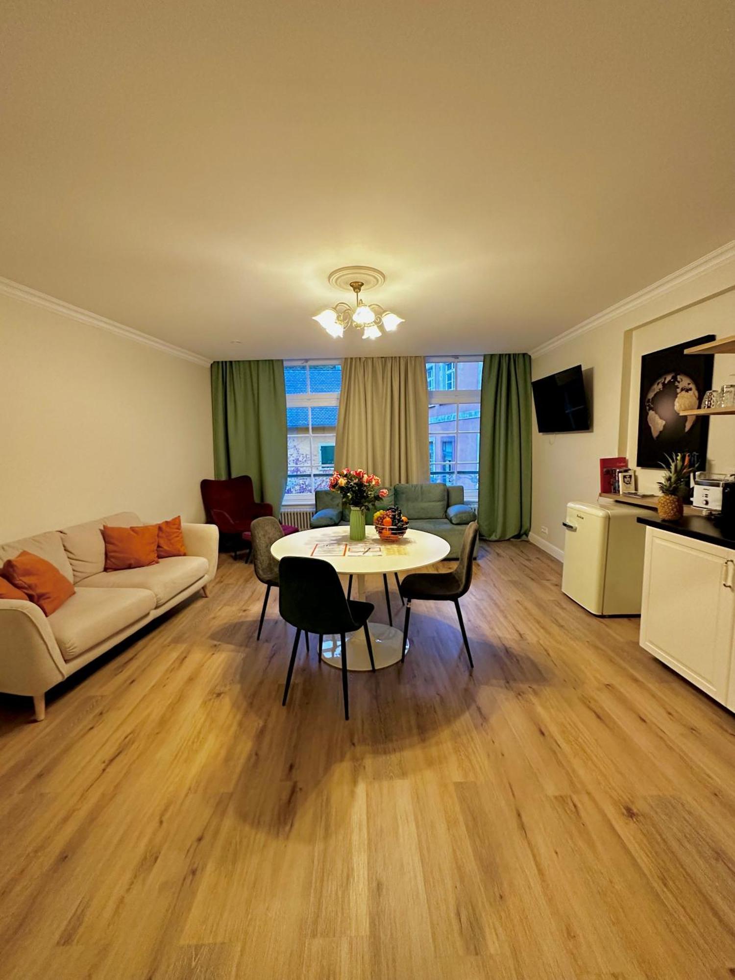 Hirsch Appartements Baden-Baden Esterno foto